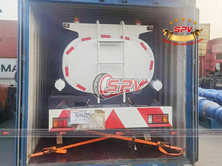 4,000 Litres Refueling Tank Truck ISUZU - Loading into Container